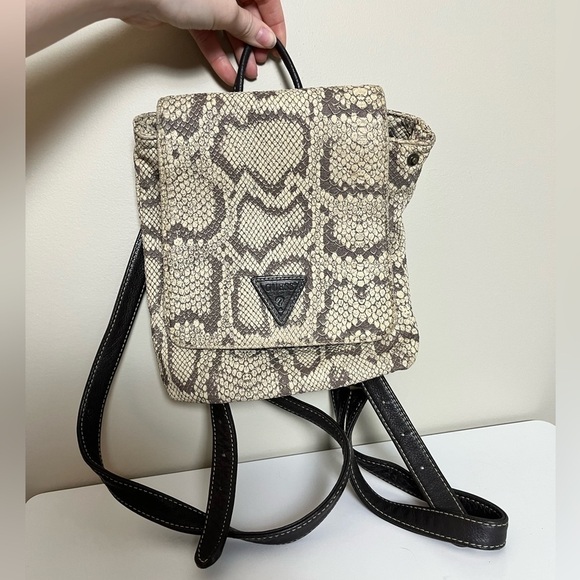 VINTAGE Guess Leather Faux Snake-Skin Purse Backpack - Picture 5 of 5